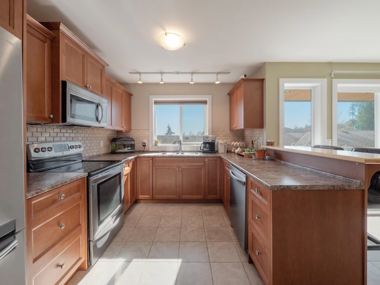 5878 Medusa Street, Sechelt, BC, V0N 3A0 - 6