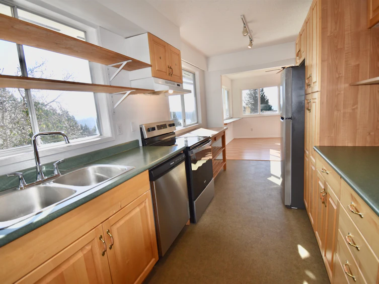 714 Crucil Road, Gibsons, BC, V0N 1V9 - 8