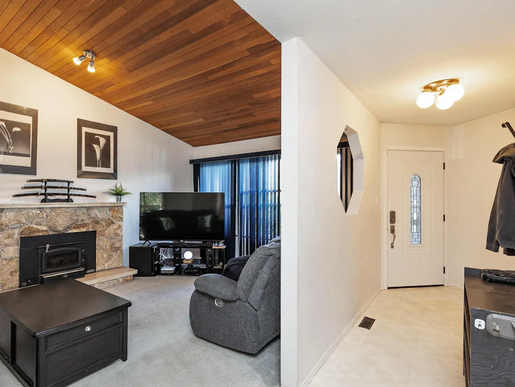 15556 96b Avenue, Surrey, BC, V3R 7N7 - 2