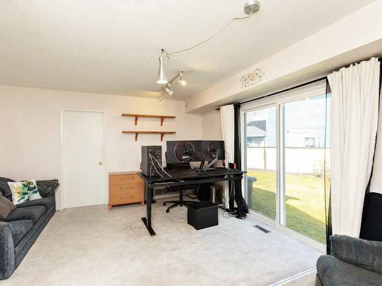 15556 96b Avenue, Surrey, BC, V3R 7N7 - 12