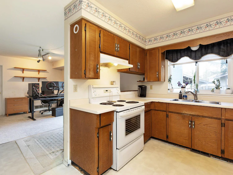 15556 96b Avenue, Surrey, BC, V3R 7N7 - 9