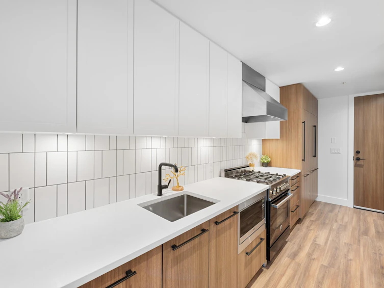 107-6933 Cambie Street, Vancouver, BC, V6P 0J1 - 10