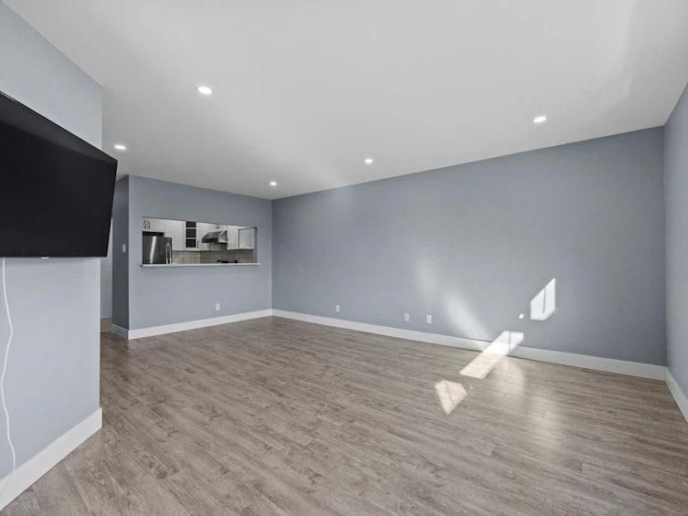 311-15272 19 Avenue, Surrey, BC, V4A 1X6 - 15