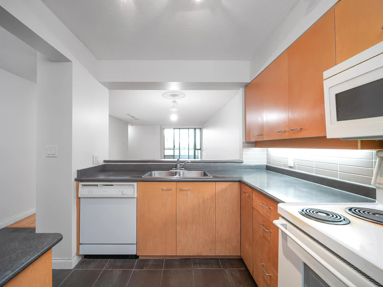 1001-7380 Elmbridge Way, Richmond, BC, V6X 4A1 - 9