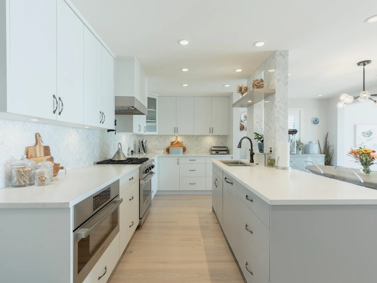 15365 Victoria Avenue, Surrey, BC, V4B 1H1 - 11
