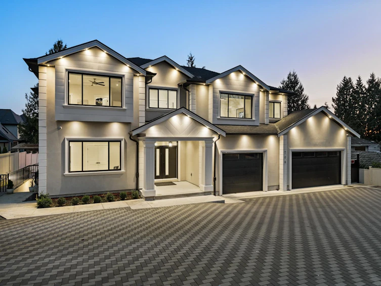 708 Austin Avenue, Coquitlam, BC, V3K 3N1 - 2