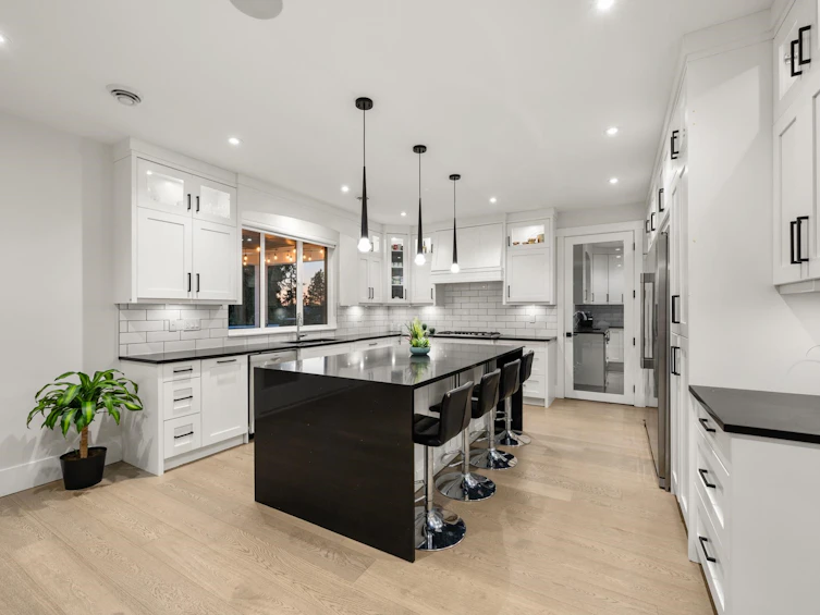 708 Austin Avenue, Coquitlam, BC, V3K 3N1 - 10