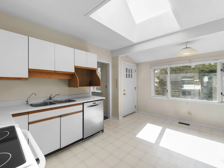 4278 W 12th Avenue, Vancouver, BC, V6R 2P7 - 5