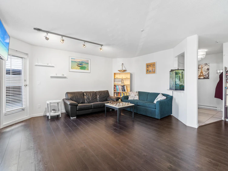 201-20240 54a Avenue, Langley, BC, V3A 3W7 - 3