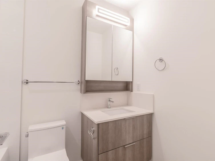 E512-10829 140 Street, Surrey, BC, V6V 0A8 - 11