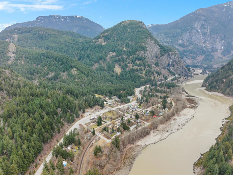 31261 Bridge Street, Hope BC V0K 2S0