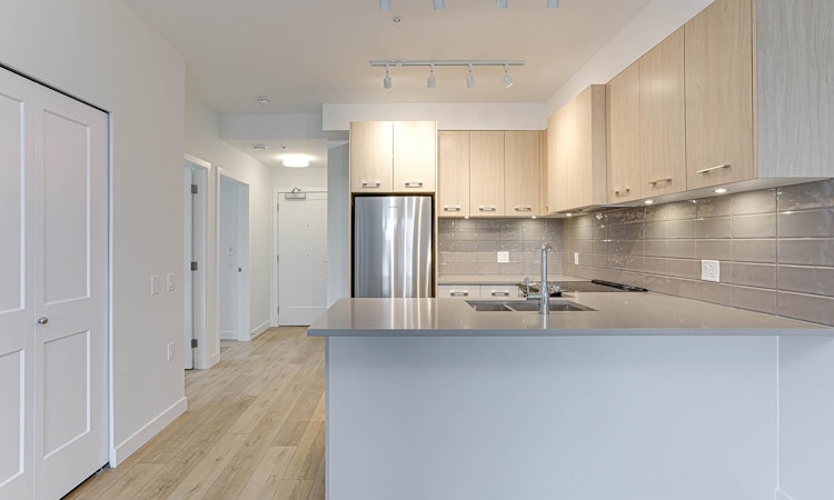 206-4933 Clarendon Street