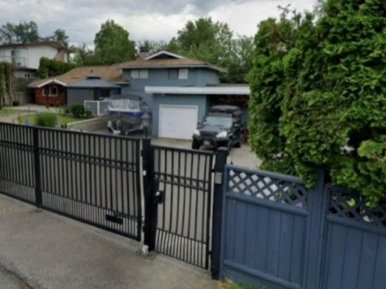 6563 Broadway Street, Burnaby, BC, V5B 2Y6 - 2