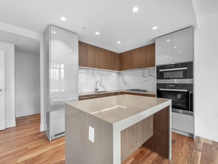 304-1632 Lions Gate Lane, North Vancouver, BC, V7P 0E2 - 5