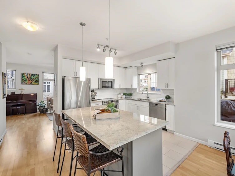 21-245 Francis Way, New Westminster, BC, V3L 0A7 - 6