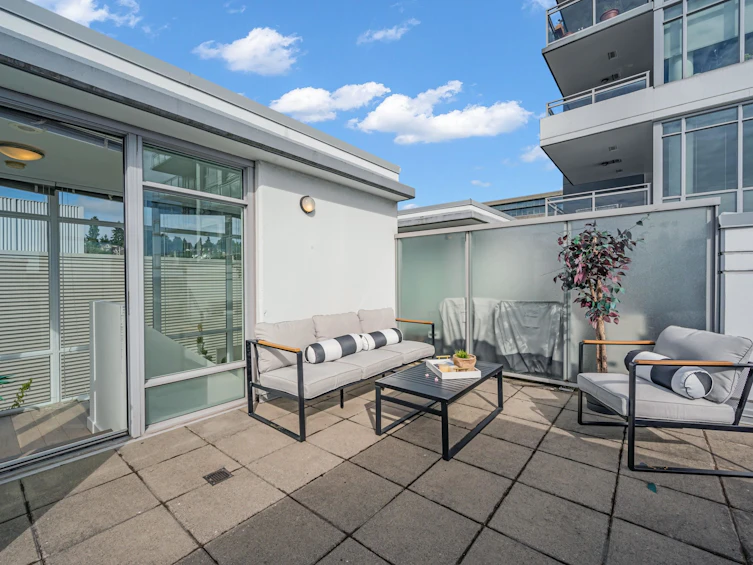 TH5-200 Nelson's Crescent, New Westminster, BC, V3L 0H4 - 2