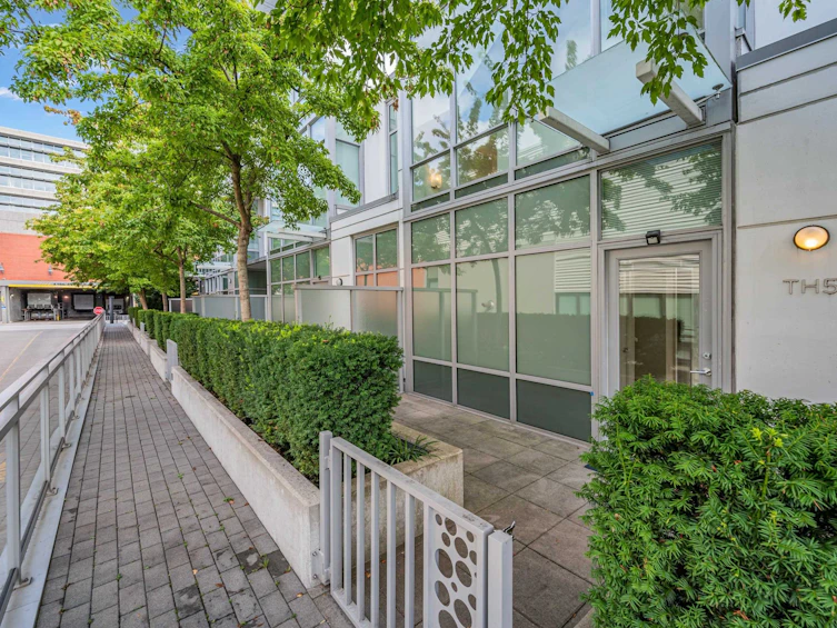 TH5-200 Nelson's Crescent, New Westminster, BC, V3L 0H4 - 32