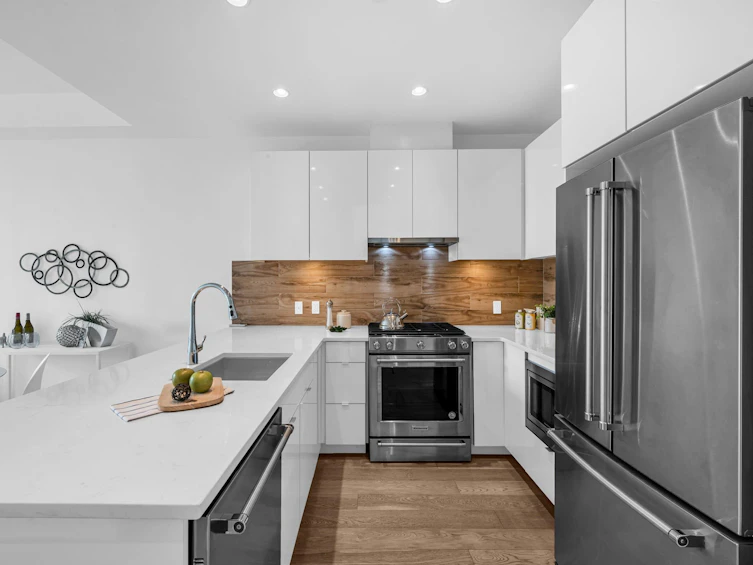 TH5-200 Nelson's Crescent, New Westminster, BC, V3L 0H4 - 8