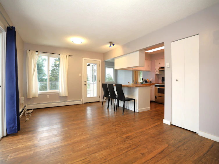 5759 Trail Avenue, Sechelt, BC, V7Z 0L8 - 4