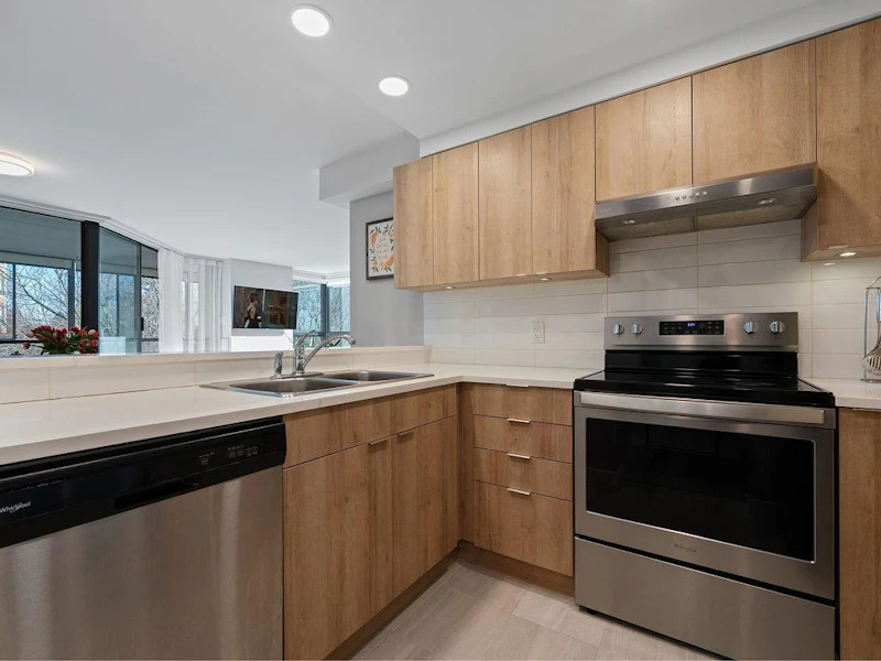 203 - 505 Lonsdale Avenue, North Vancouver BC V7M 2G6