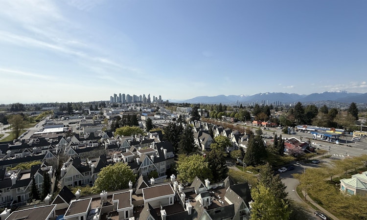 1302-6622 Southoaks Crescent