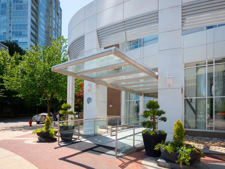 2105-1201 Marinaside Crescent, Vancouver, BC, V6Z 2V2 - 3