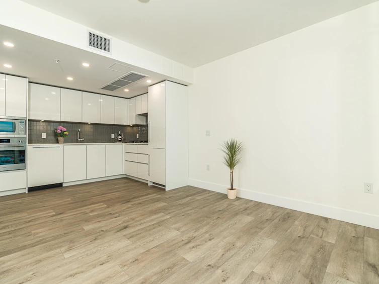 1401-10428 Whalley Boulevard, Surrey, BC, V3T 1W6 - 2