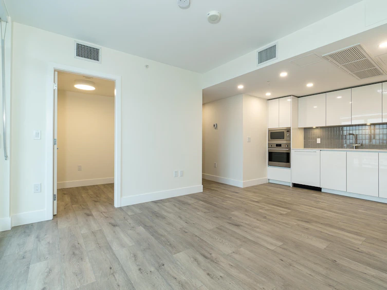 1401-10428 Whalley Boulevard, Surrey, BC, V3T 1W6 - 6