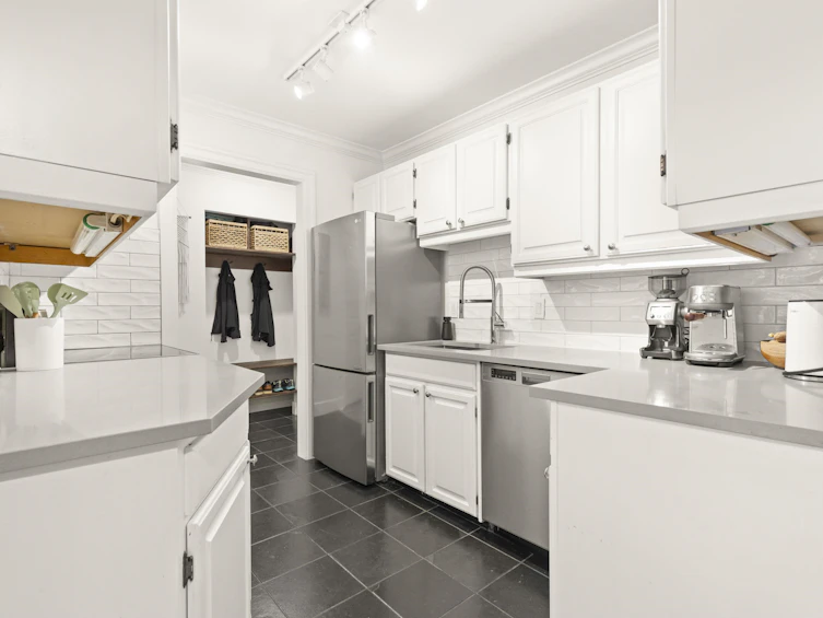 211-2366 Wall Street, Vancouver, BC, V5L 4Y1 - 16
