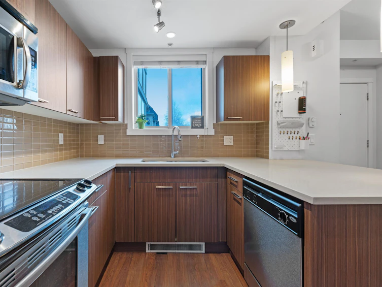 201-2110 Rowland Street, Port Coquitlam, BC, V3C 0C2 - 3