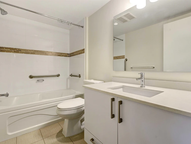 202-8733 160 Street, Surrey, BC, V4N 1G4 - 13