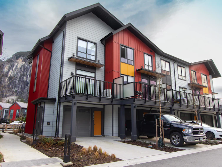 38070 Helm Way, Squamish, BC, V8B 1E6 - 2