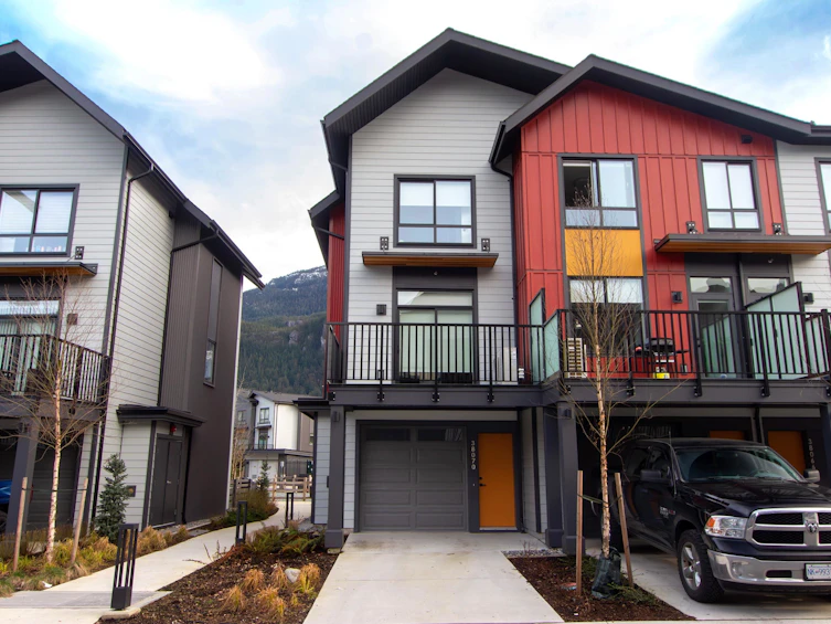 38070 Helm Way, Squamish, BC, V8B 1E6