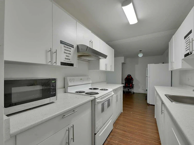 201-10061 150 Street, Surrey, BC, V3R 4A7 - 13