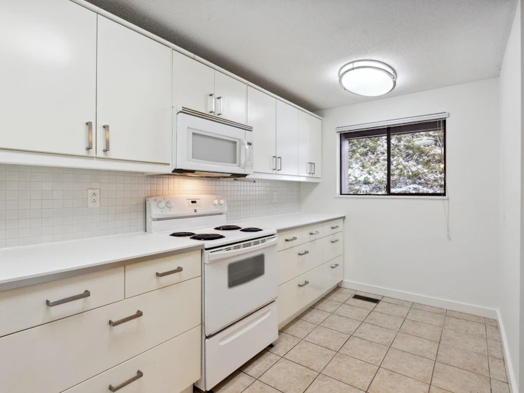 2933 Capilano Road, North Vancouver, BC, V7R 4H4 - 9
