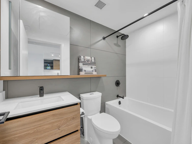 707-13428 105 Avenue, Surrey, BC, V3T 0S6 - 13