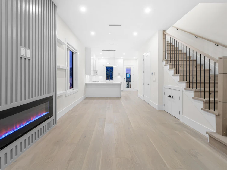 2888 E 54th Avenue, Vancouver, BC, V5S 1Y3 - 3