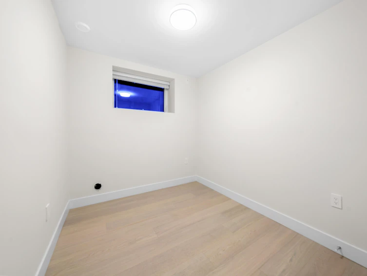 2888 E 54th Avenue, Vancouver, BC, V5S 1Y3 - 28