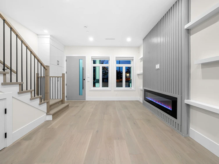 2888 E 54th Avenue, Vancouver, BC, V5S 1Y3 - 4