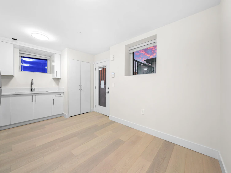 2888 E 54th Avenue, Vancouver, BC, V5S 1Y3 - 25