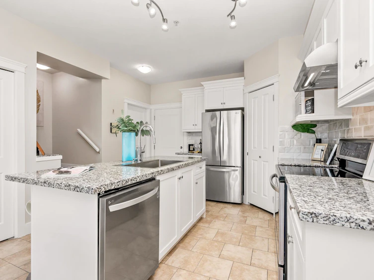 211-7908 Graham Avenue, Burnaby, BC, V3N 1V9 - 3