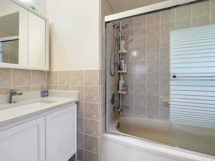 3210 E 23rd Avenue, Vancouver, BC, V5R 1B7 - 17