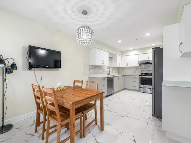3210 E 23rd Avenue, Vancouver, BC, V5R 1B7 - 12