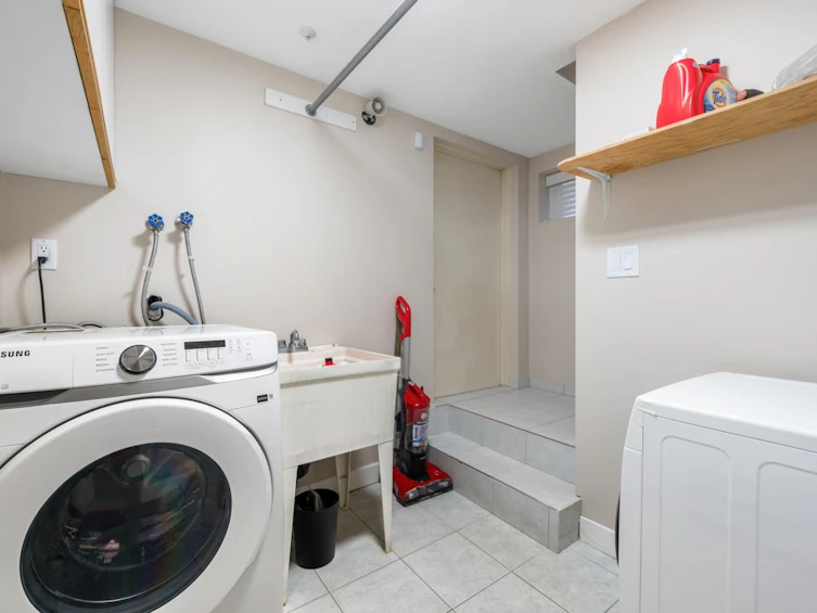 3210 E 23rd Avenue, Vancouver, BC, V5R 1B7 - 24