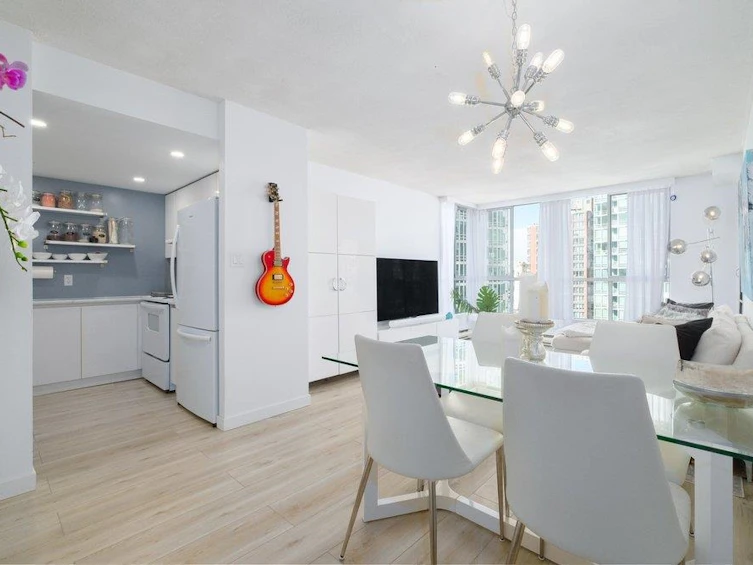1003-1500 Howe Street, Vancouver, BC, V6Z 2N1 - 3