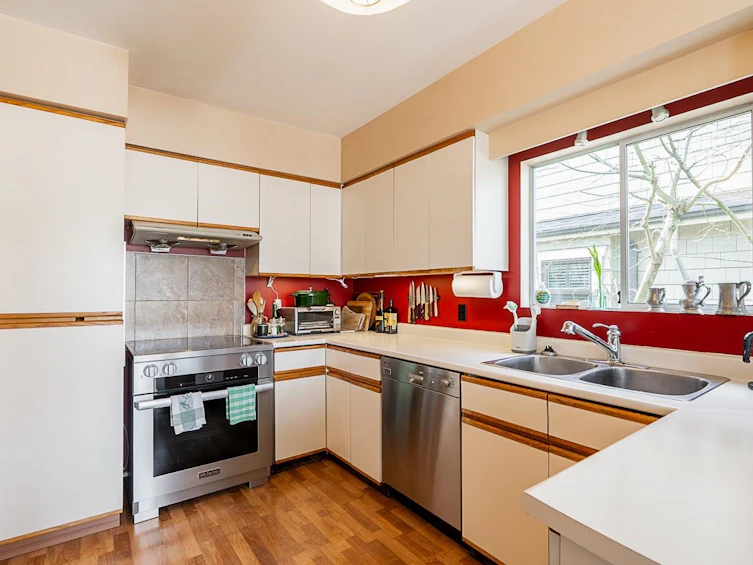 4463 W 14th Avenue, Vancouver, BC, V6R 2Y2 - 5