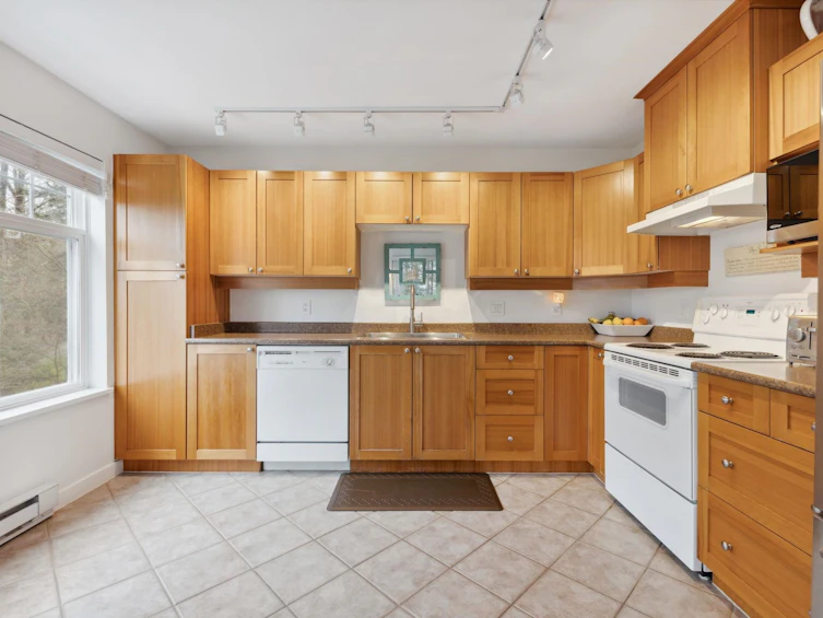 203-1438 Parkway Boulevard, Coquitlam, BC, V3E 3M1 - 11
