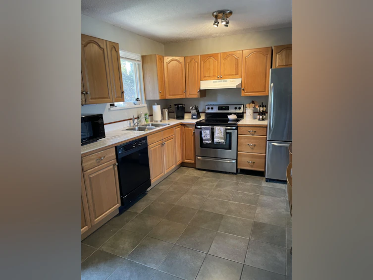 5758 Trail Avenue, Sechelt, BC, V7Z 0L8 - 3