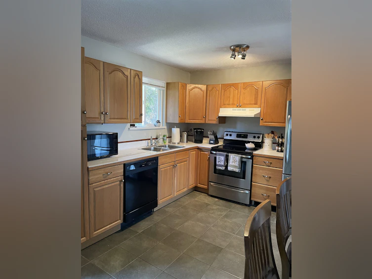 5758 Trail Avenue, Sechelt, BC, V7Z 0L8 - 4