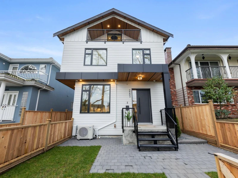 2209 E 7th Avenue, Vancouver BC V5N 1S8